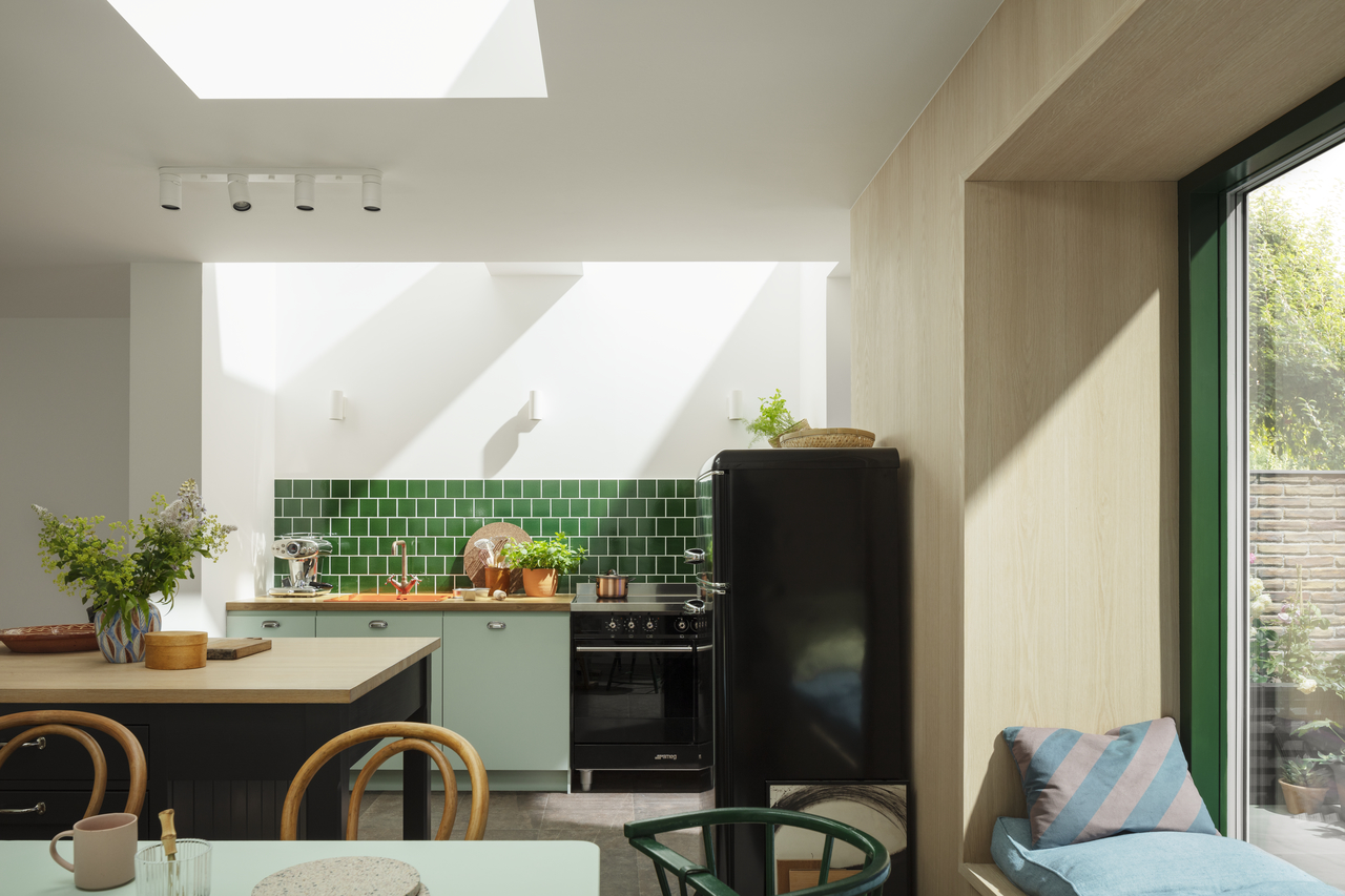 Elektrycznie otwierane okno do dachu płaskiego VELUX CVU